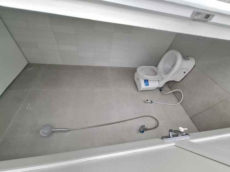 rumah baru 2 lantai di bernady land slawu jember