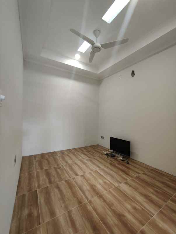 rumah baru dalam komplek di duren sawit jaktim