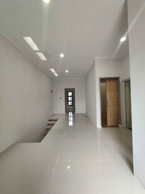 rumah baru dalam komplek di duren sawit jaktim