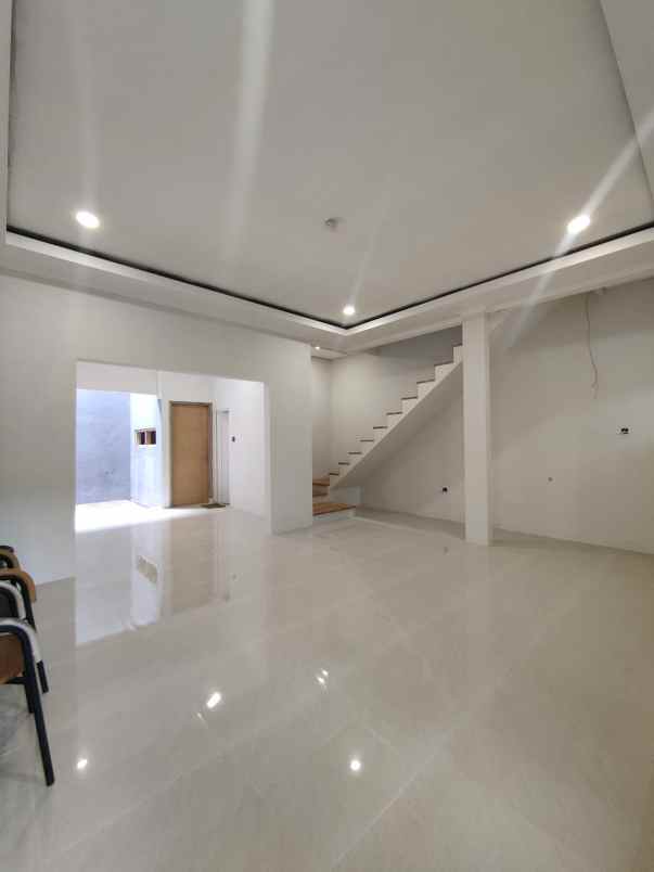 rumah baru dalam komplek di duren sawit jaktim