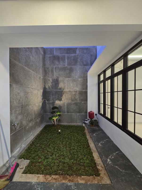 rumah baru dalam komplek di pondok bambu jaktim