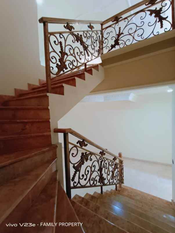 rumah baru mewah dekat pesanggrahani bintaro