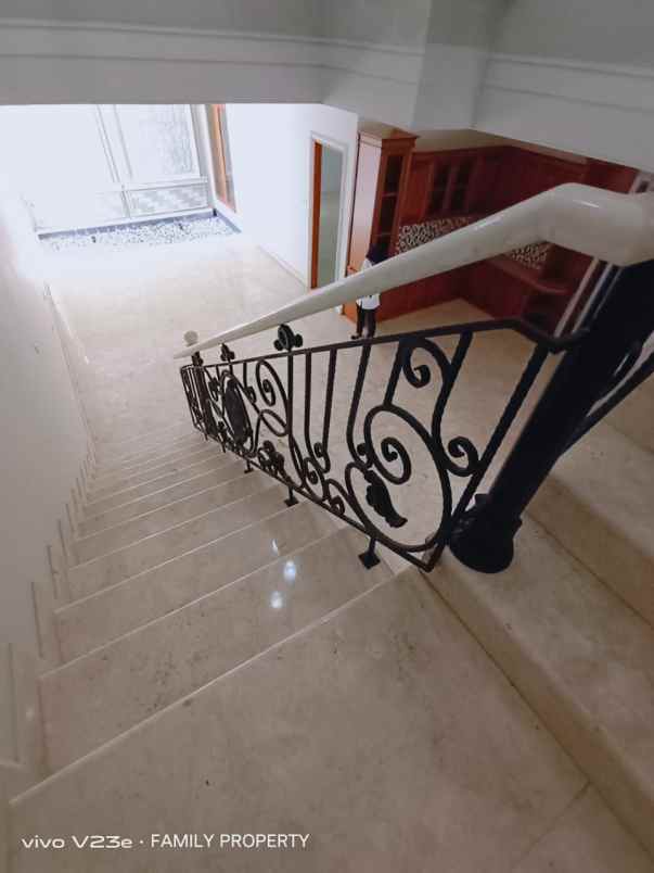 rumah baru mewah strategis di jln veteran bintaro