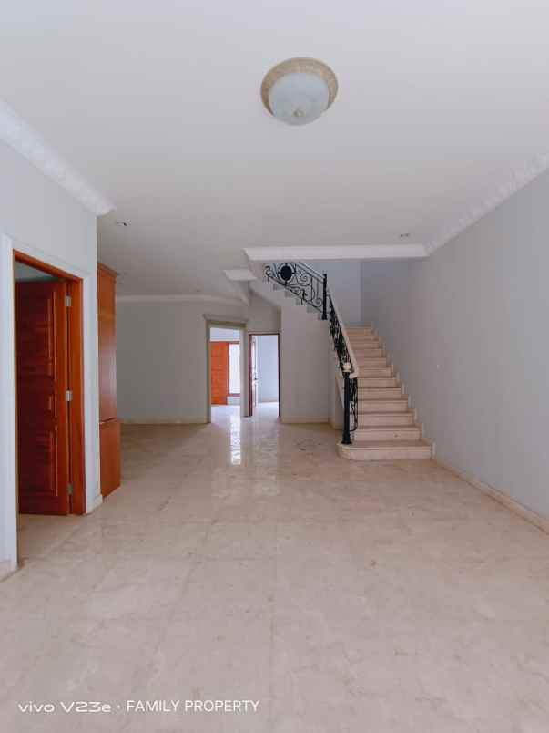 rumah baru mewah strategis di jln veteran bintaro