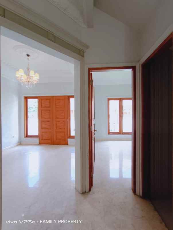 rumah baru mewah strategis di jln veteran bintaro