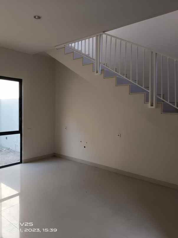 rumah baru minimalis hanya 5 menit ke bandara juanda