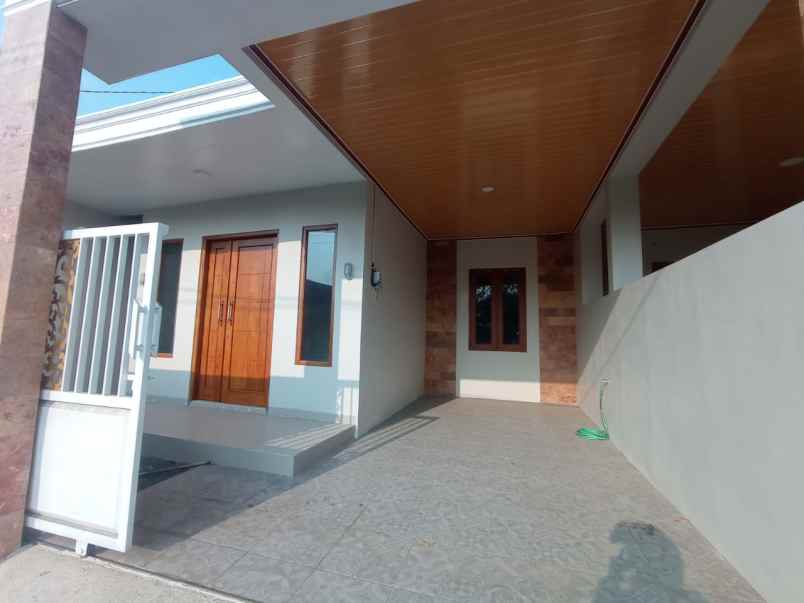 rumah baru modern dekat pasar di ngemplak sleman