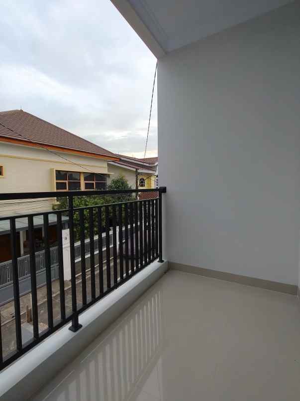 rumah baru modern living di kalisari jaktim