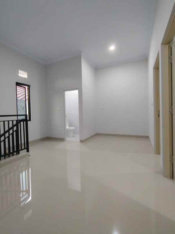 rumah baru modern living di kalisari jaktim