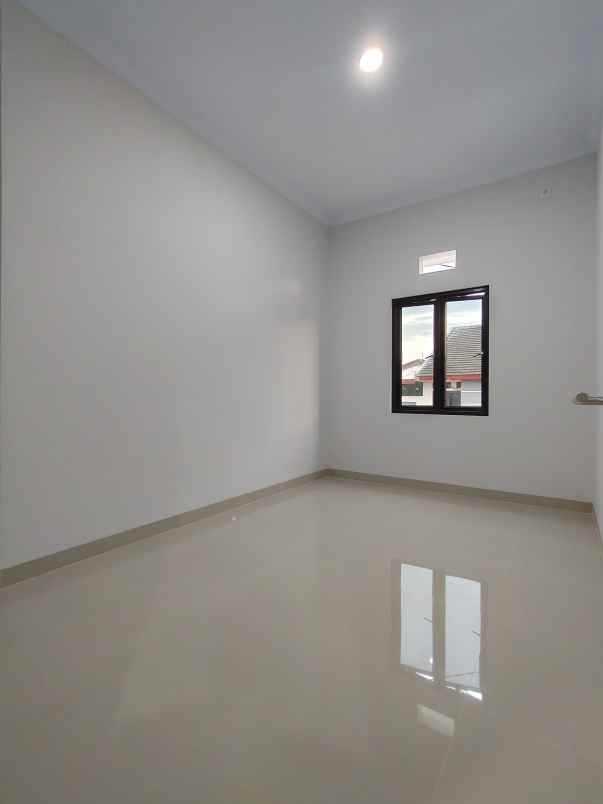 rumah baru modern living di kalisari jaktim