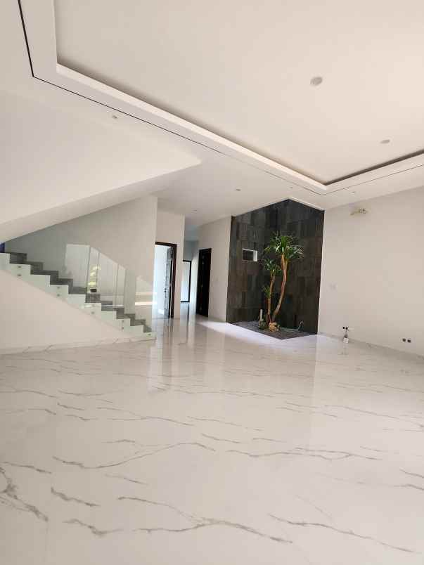 rumah baru woodland citraland surabaya barat