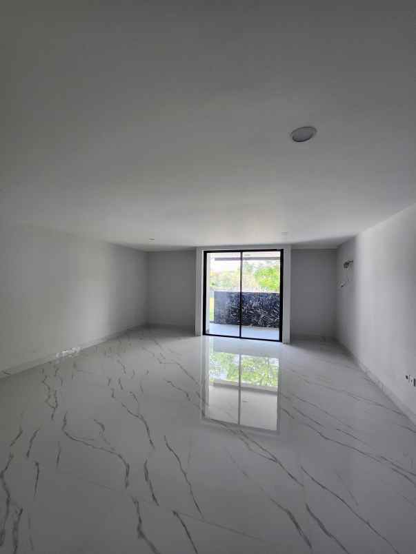 rumah baru woodland citraland surabaya barat