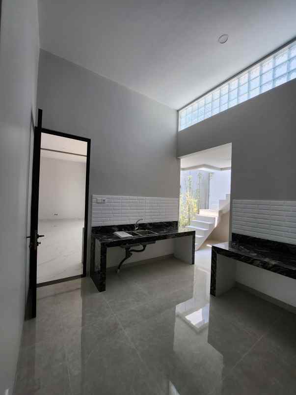 rumah baru woodland citraland surabaya barat