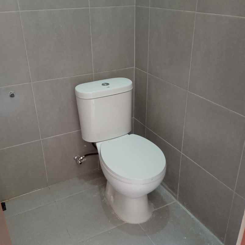 rumah biru harga murah di vmg 1 dekat harapan indah