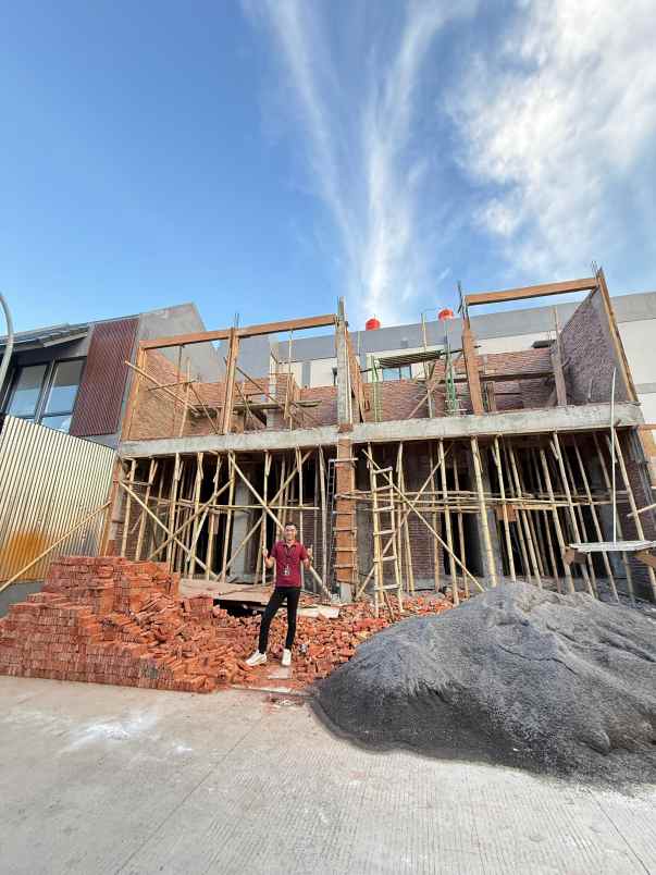rumah cluster 2 lantai dekat mall