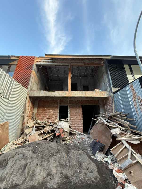 rumah cluster 2 lantai dekat mall