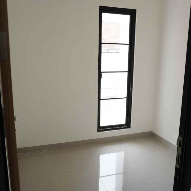 rumah cluster dekat stasiun depok baru