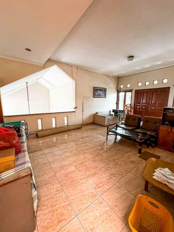 rumah di jl cikutra baru kota bandung