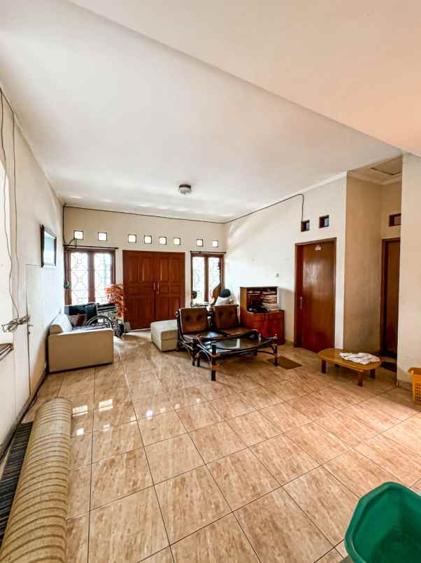 rumah di jl cikutra baru kota bandung