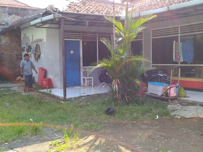 rumah jalan raya agus salim tugu