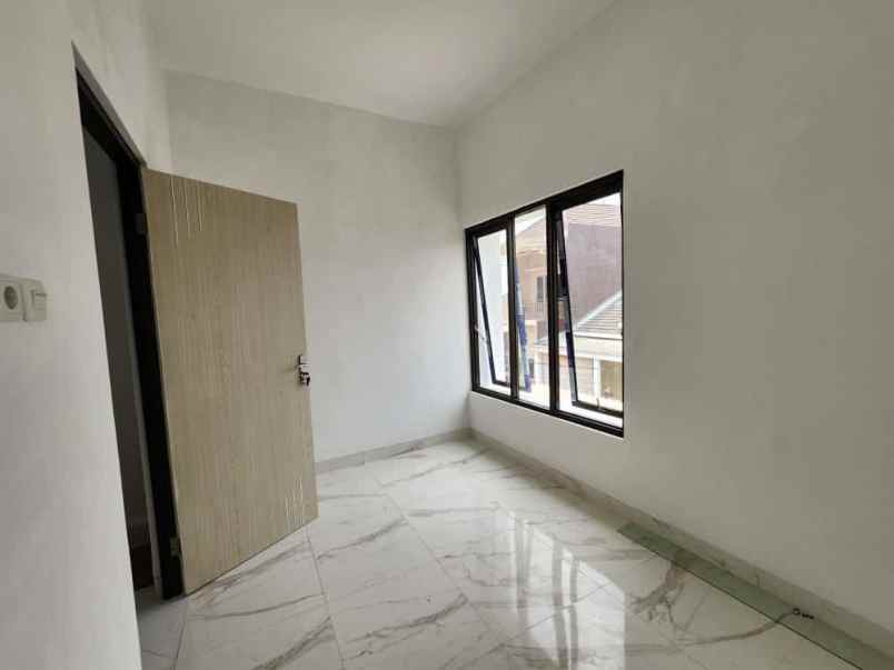 rumah jelidro dekat terminal manukan surabaya barat