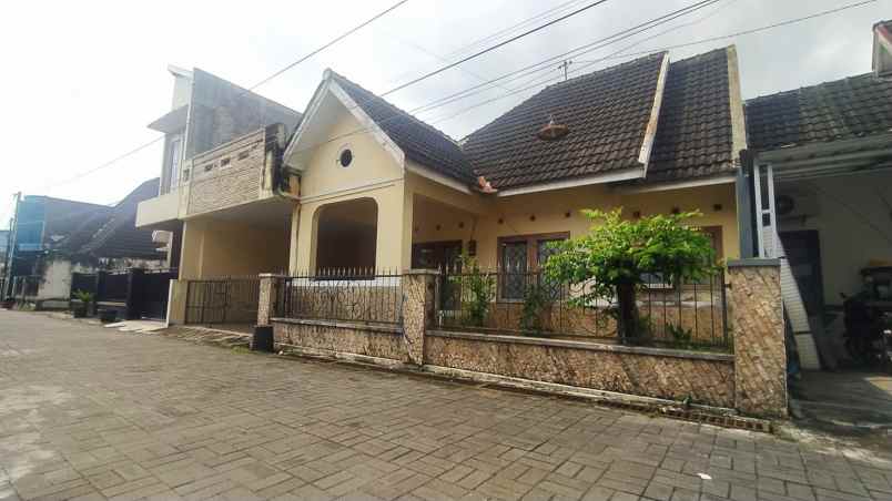 rumah jl godean km 9