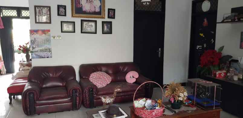 rumah jl raya jatiwaringin