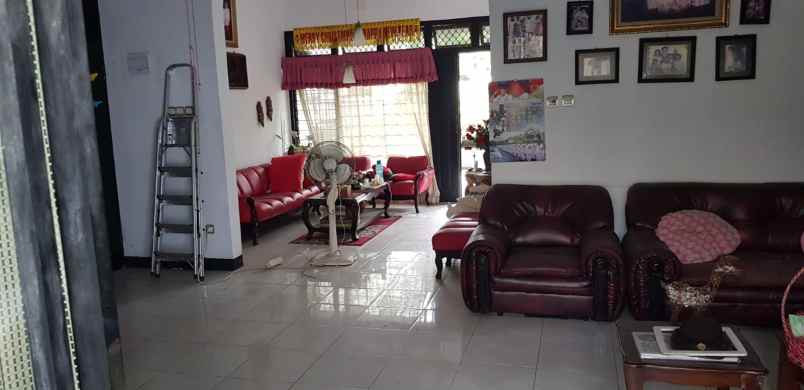 rumah jl raya jatiwaringin