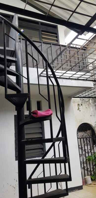 rumah jl raya jatiwaringin