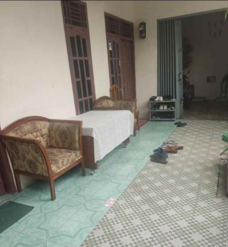 rumah luas 120m persegi bisa nego dekat stasiun