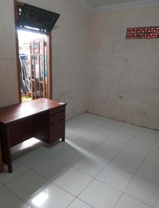 rumah luas 120m persegi bisa nego dekat stasiun