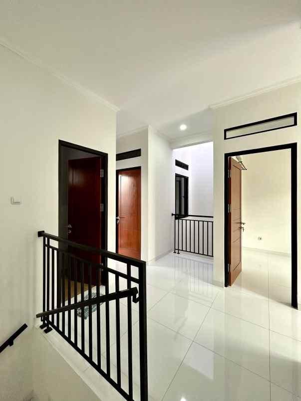 rumah masih baru di tebet barat jakarta selatan