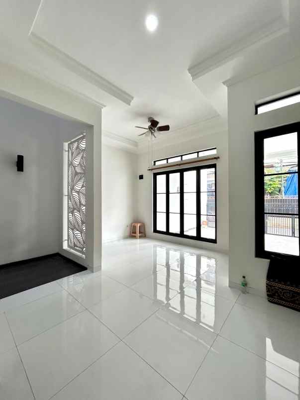 rumah masih baru di tebet barat jakarta selatan