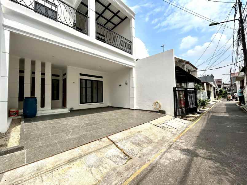 rumah masih baru di tebet barat jakarta selatan