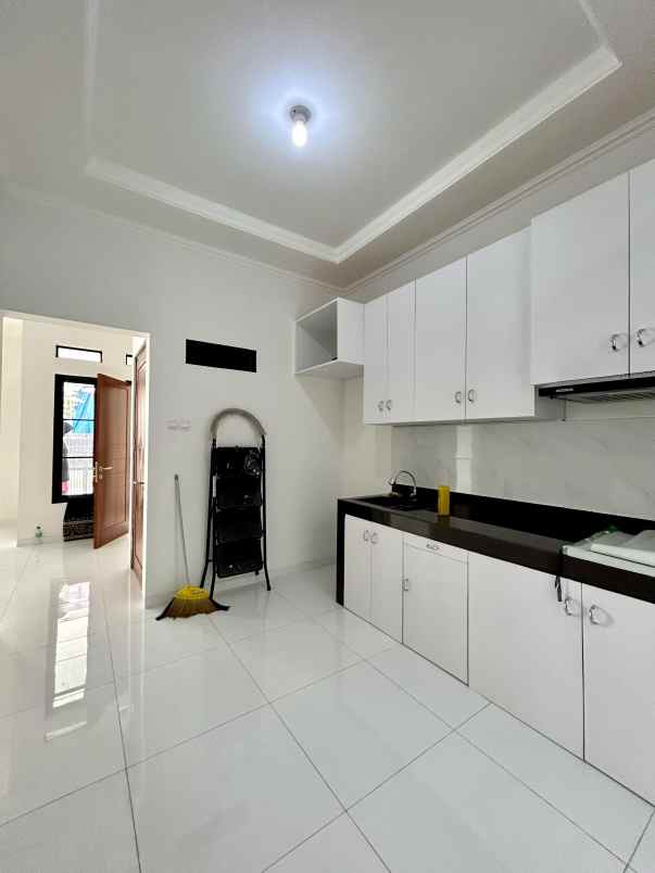rumah masih baru di tebet barat jakarta selatan