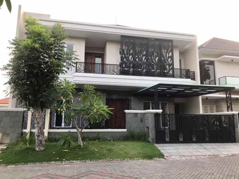 rumah mewah 2 lantai di graha famili surabaya