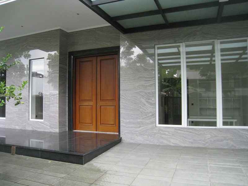 rumah mewah 2 lantai di graha famili surabaya