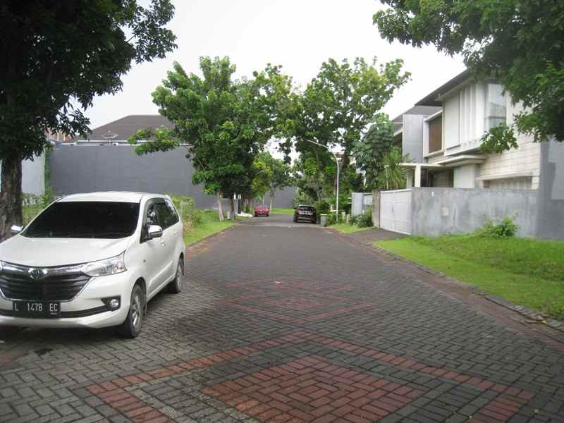 rumah mewah 2 lantai di graha famili surabaya