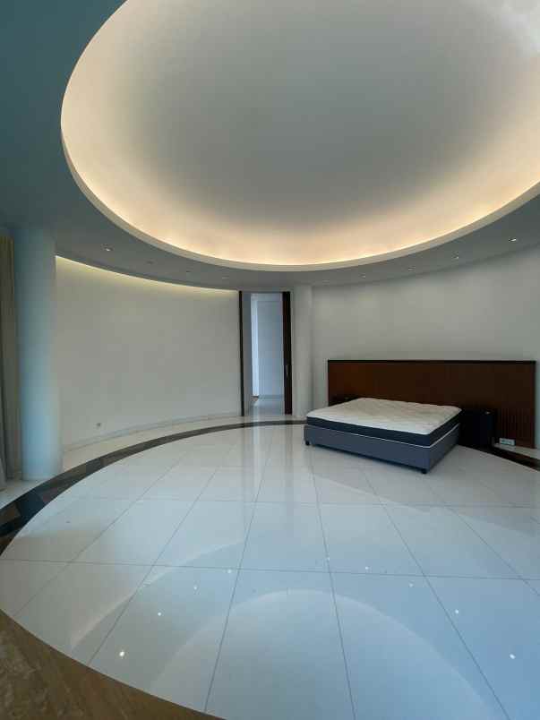 rumah mewah bergaya tropical di menteng jakarta pusat