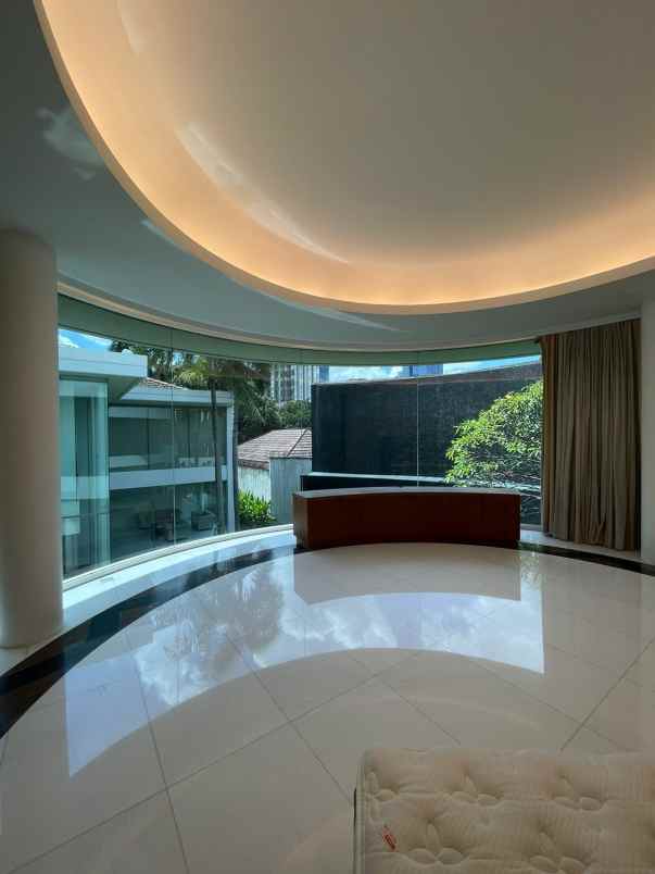 rumah mewah bergaya tropical di menteng jakarta pusat