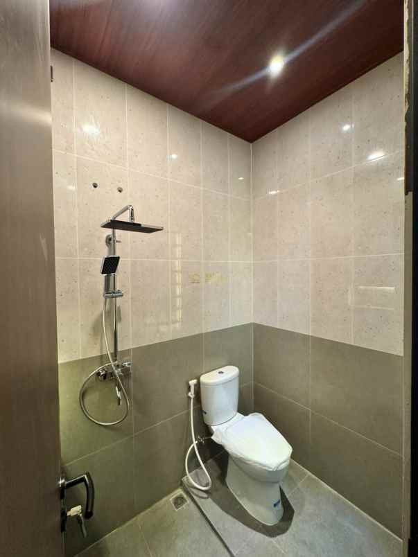 rumah mewah private pool dekat pasar gentan
