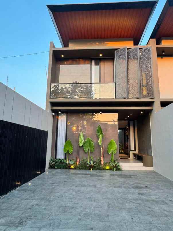 rumah mewah private pool dekat pasar gentan