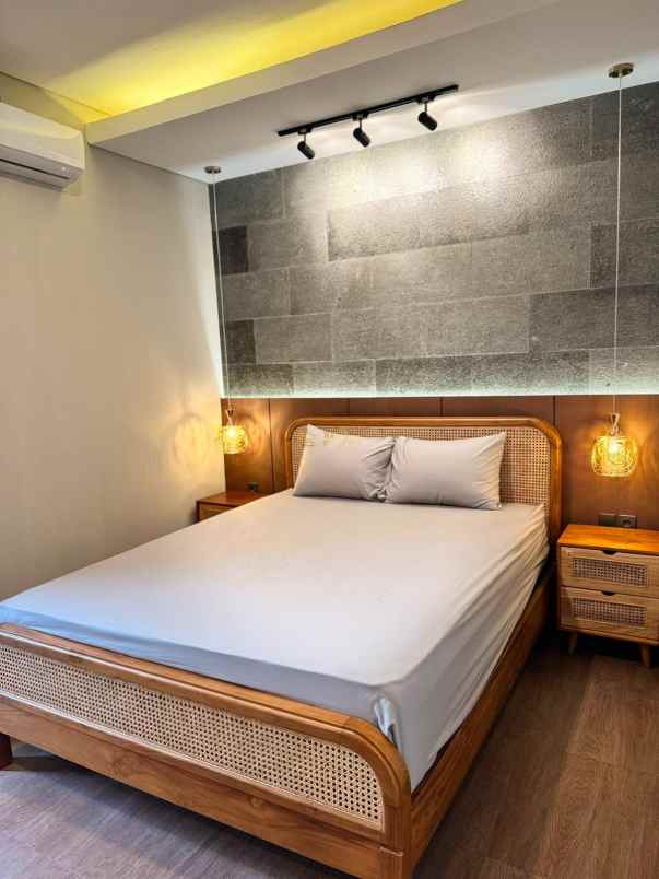 rumah mewah private pool dekat pasar gentan