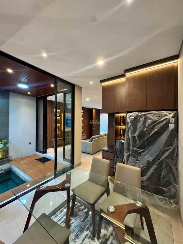 rumah mewah private pool dekat pasar gentan