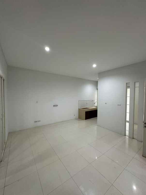 rumah mewah siap huni dekat kampus poltek