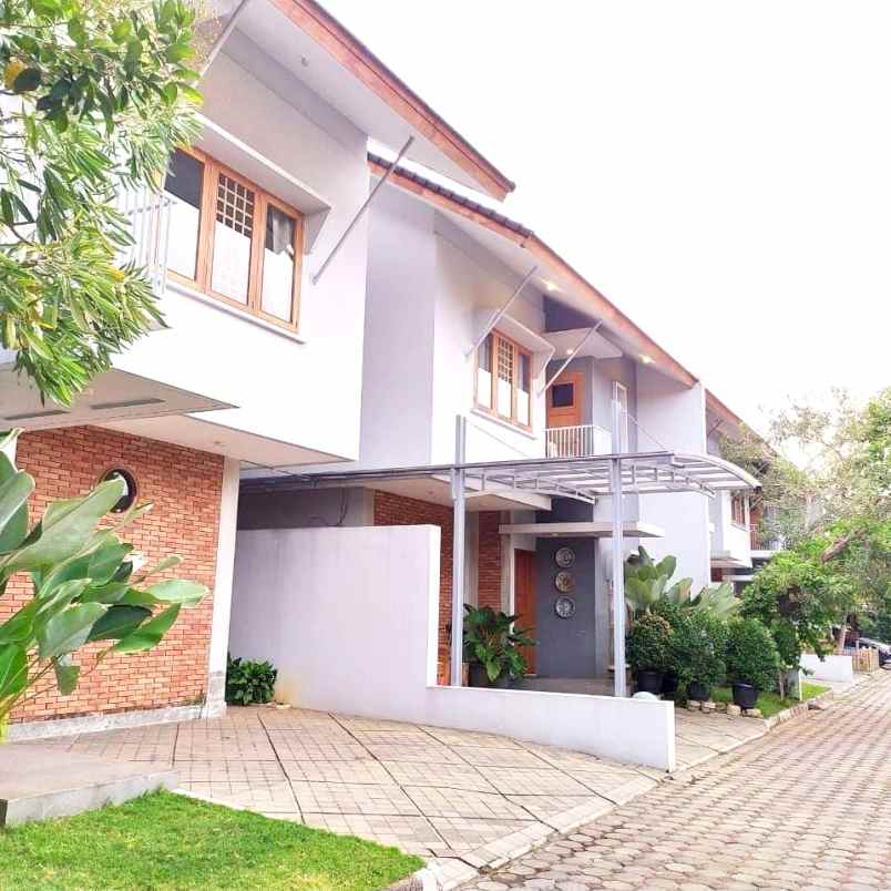 rumah mewah townhouse jagakarsa jaksel