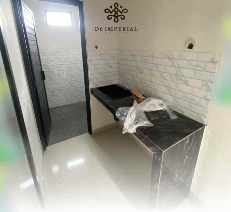 rumah model american klasik di karangploso