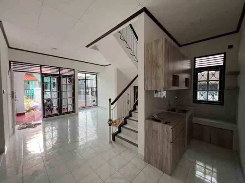 rumah putih baru di utan kayu matraman