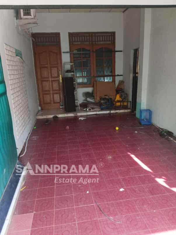 rumah second 2 lantai murah dipusat kota depok