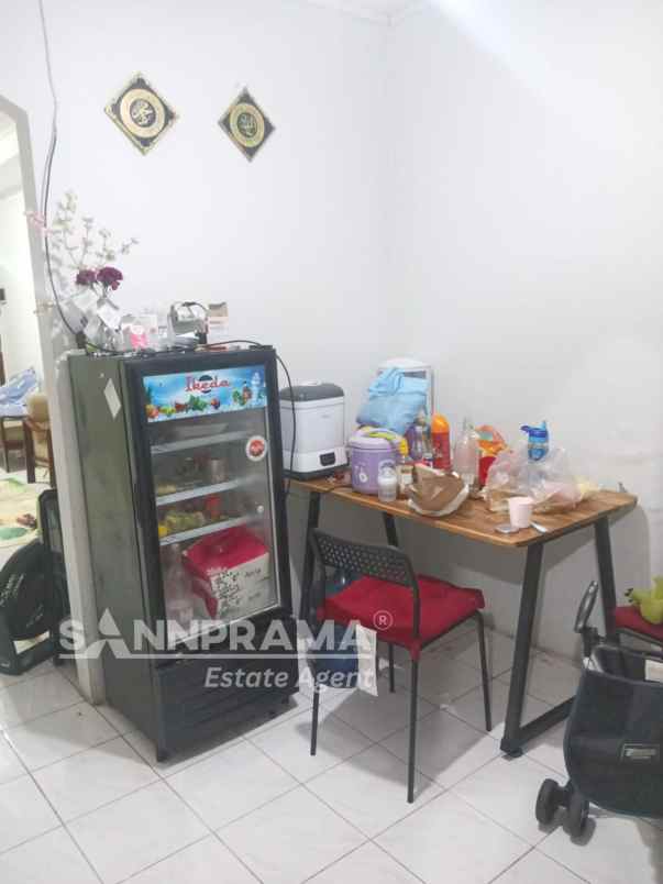 rumah second 2 lantai murah dipusat kota depok